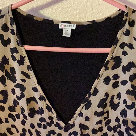 Like new Guess Leopard jungle safari open arm sheer low cut v neck blouse size S - Picture 2 of 9